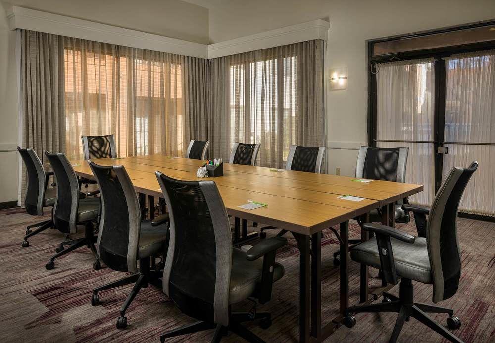 Отель Courtyard By Marriott New Haven Orange Экстерьер фото