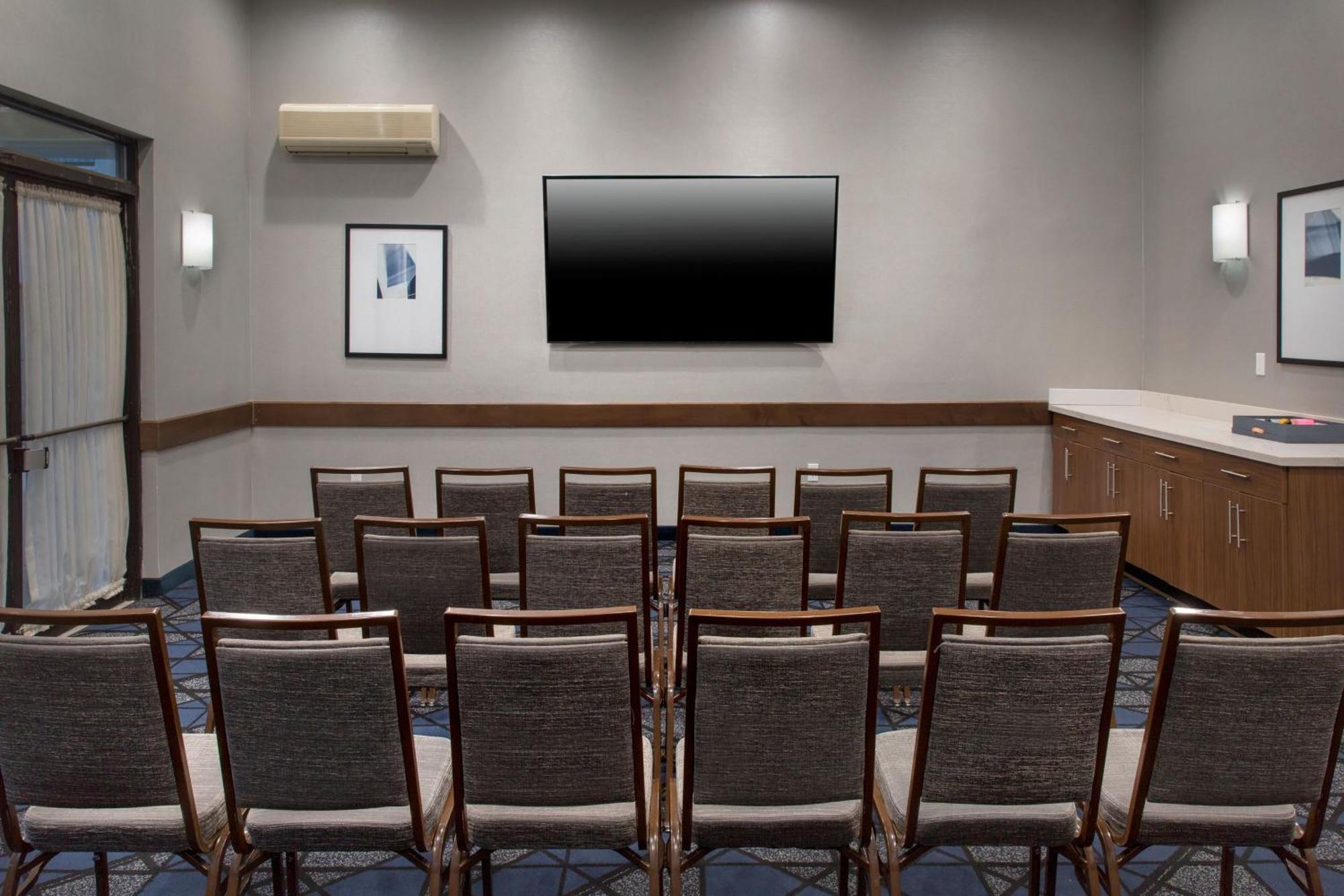 Отель Courtyard By Marriott New Haven Orange Экстерьер фото