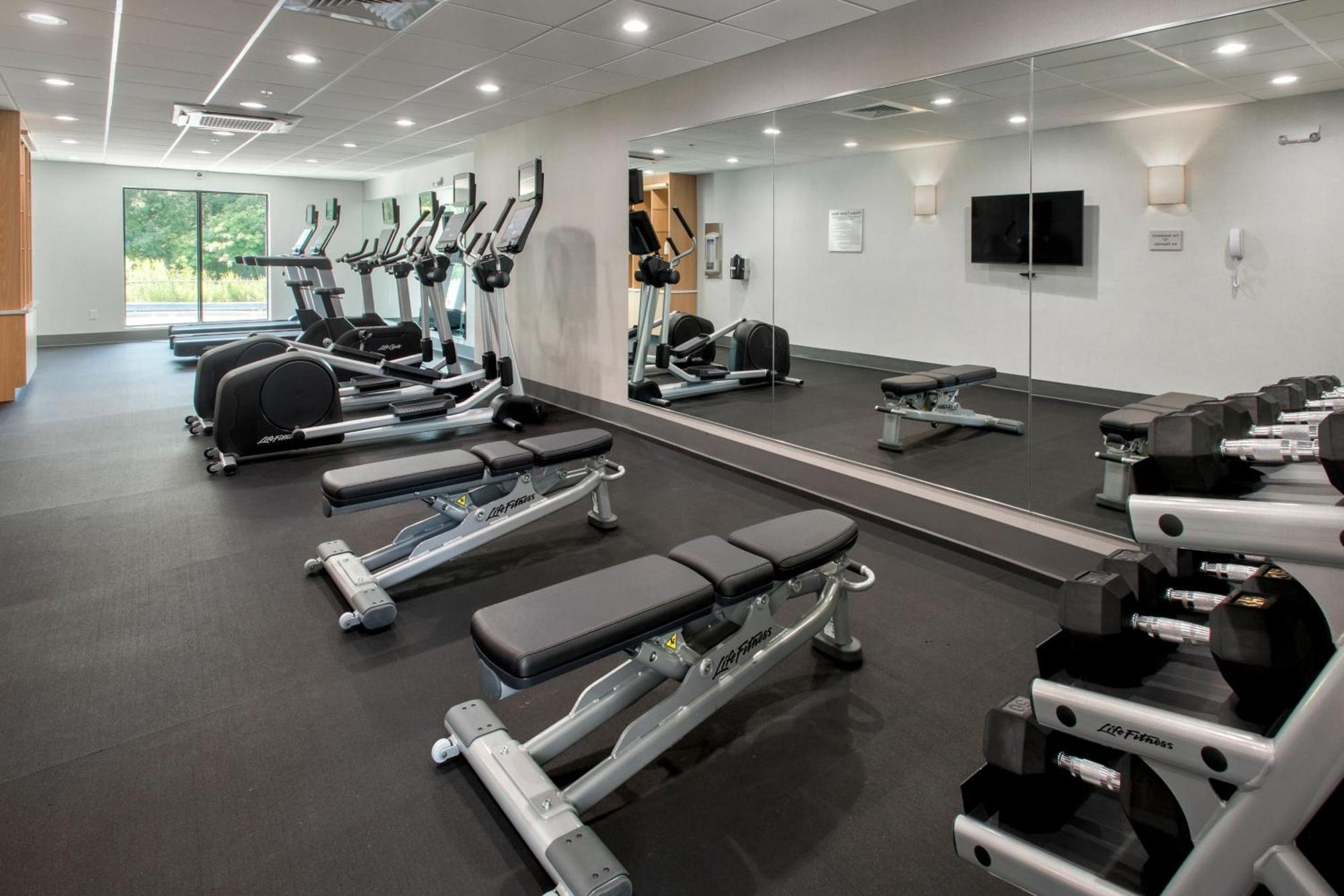 Отель Courtyard By Marriott New Haven Orange Экстерьер фото