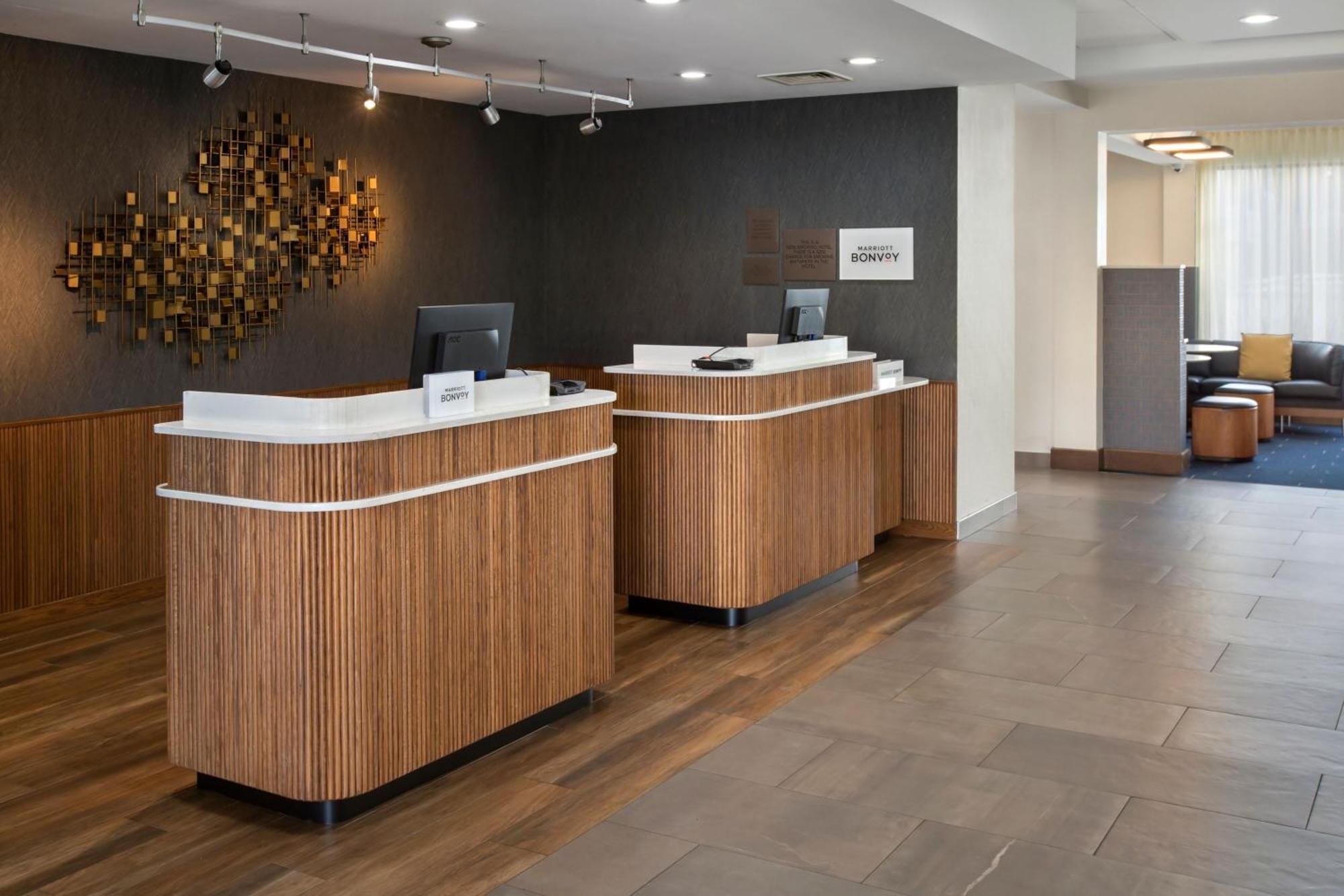 Отель Courtyard By Marriott New Haven Orange Экстерьер фото