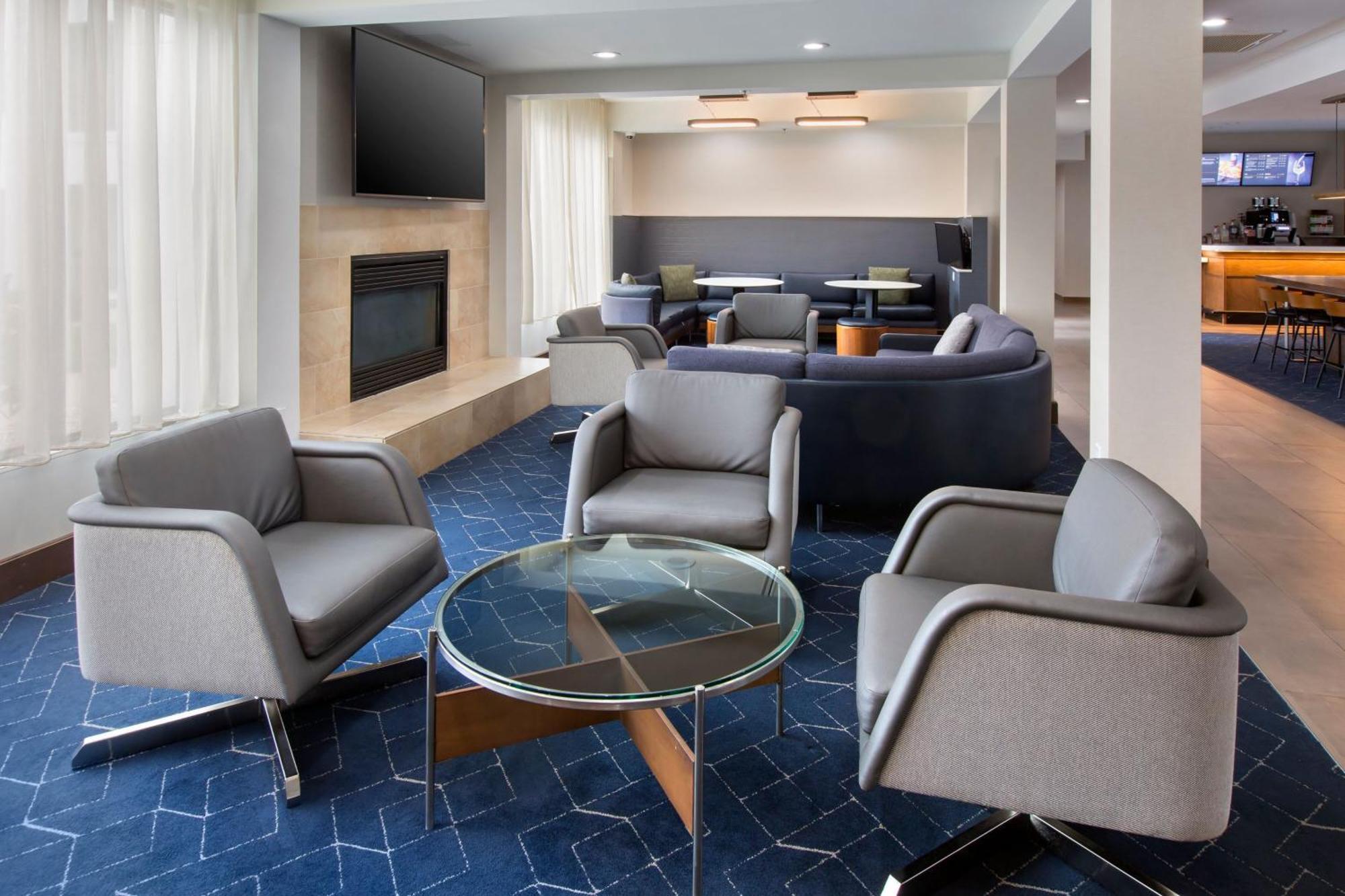 Отель Courtyard By Marriott New Haven Orange Экстерьер фото