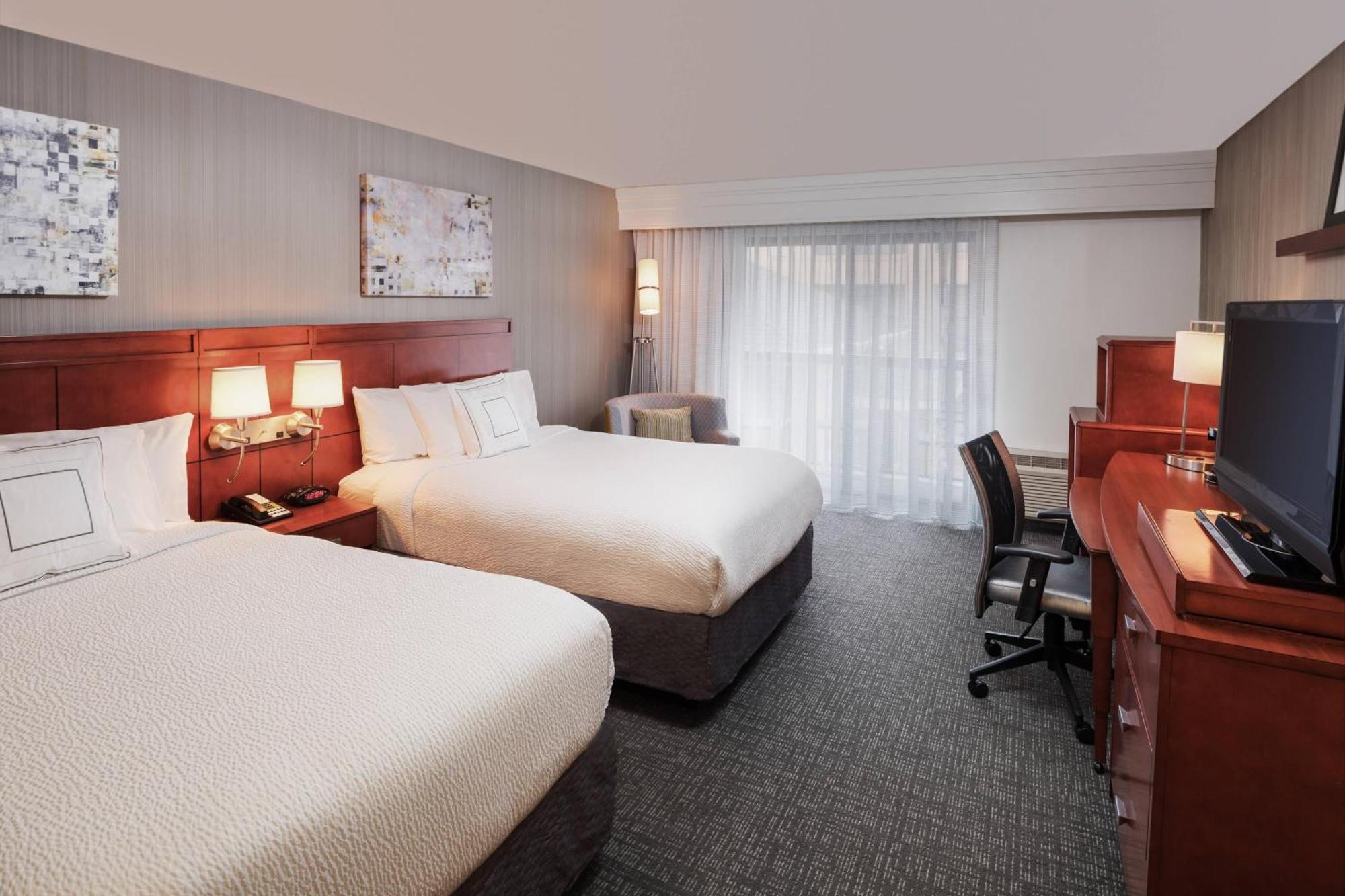 Отель Courtyard By Marriott New Haven Orange Экстерьер фото