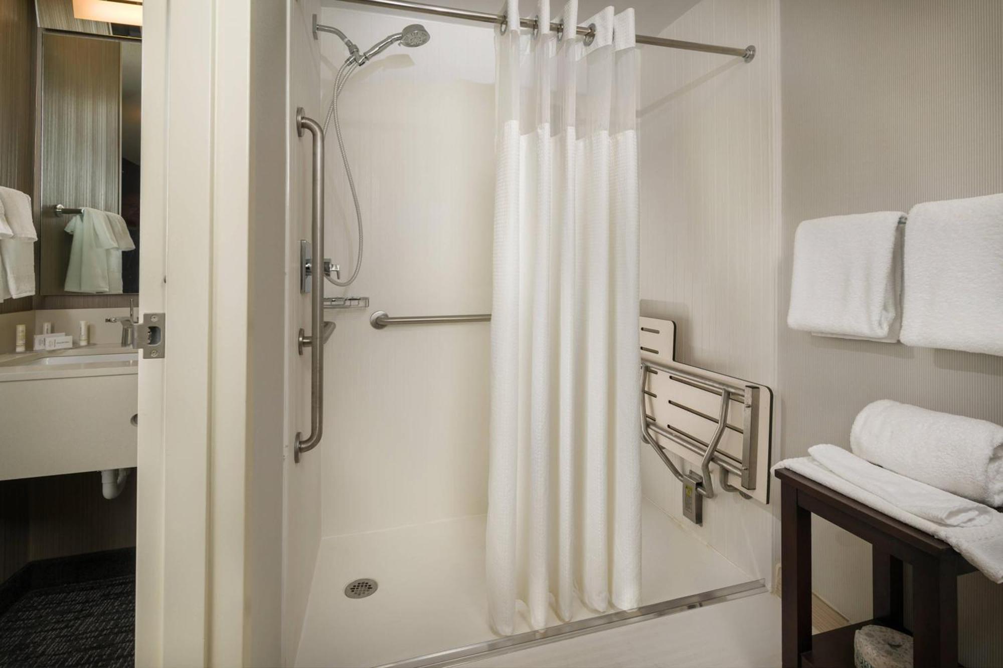 Отель Courtyard By Marriott New Haven Orange Экстерьер фото