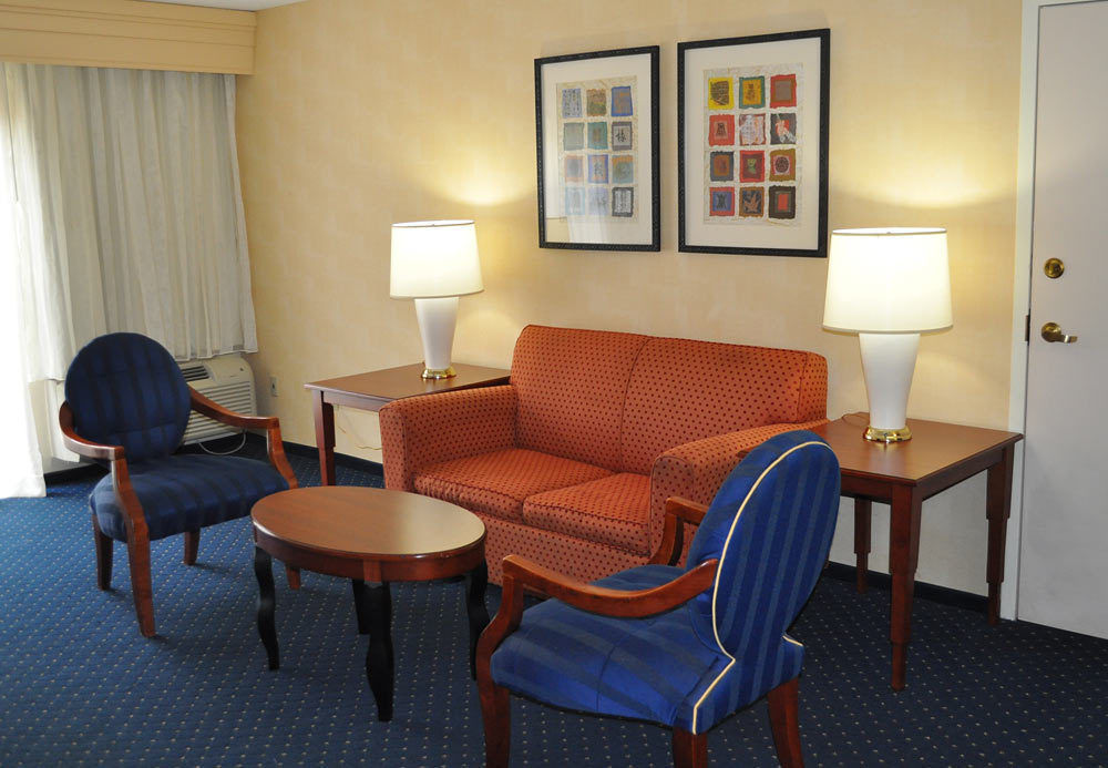 Отель Courtyard By Marriott New Haven Orange Экстерьер фото