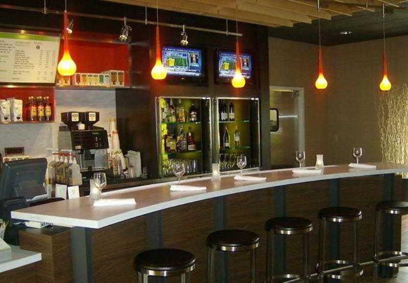 Отель Courtyard By Marriott New Haven Orange Экстерьер фото