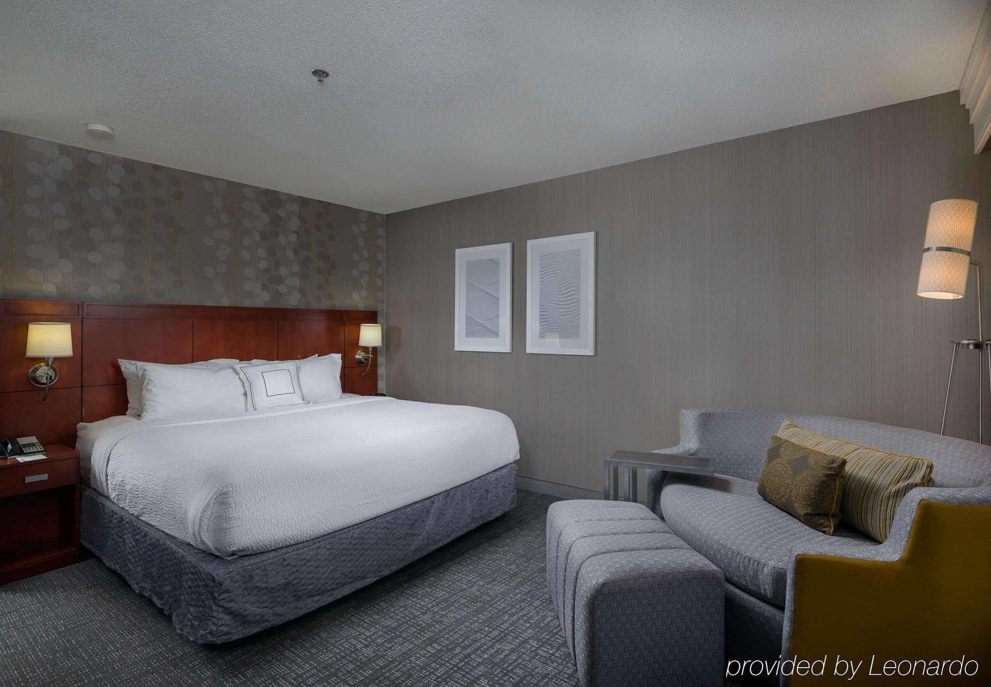 Отель Courtyard By Marriott New Haven Orange Экстерьер фото