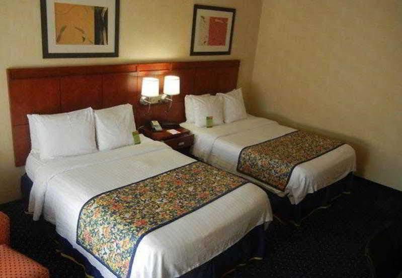 Отель Courtyard By Marriott New Haven Orange Экстерьер фото