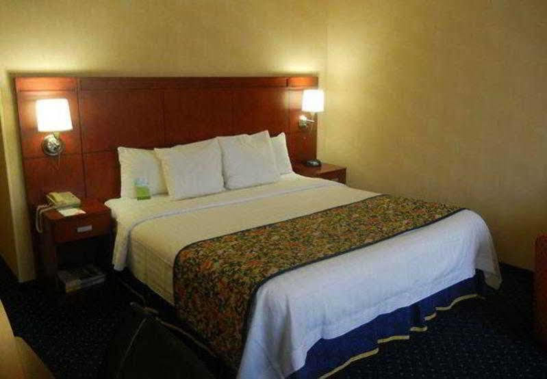 Отель Courtyard By Marriott New Haven Orange Экстерьер фото