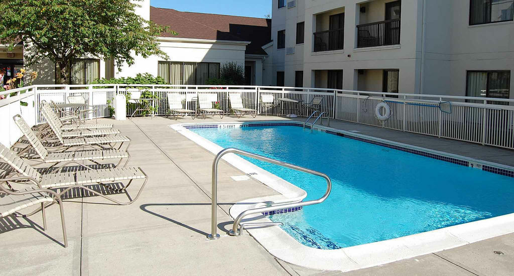 Отель Courtyard By Marriott New Haven Orange Экстерьер фото